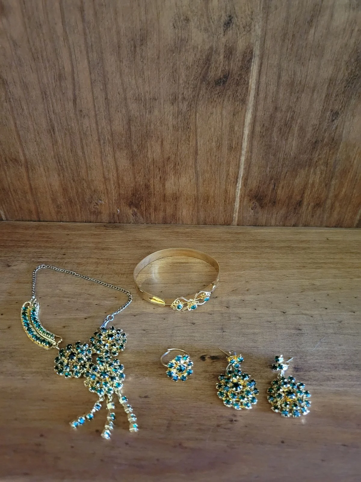 Green Stone Jewellery Set