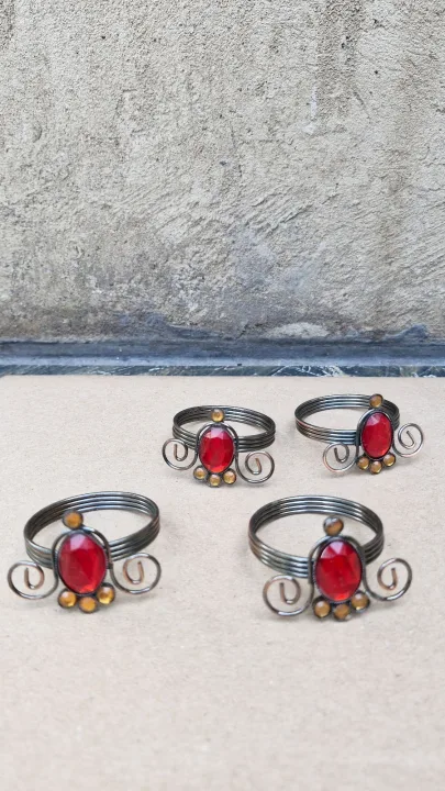 4 Serviette Rings. Red and orange.